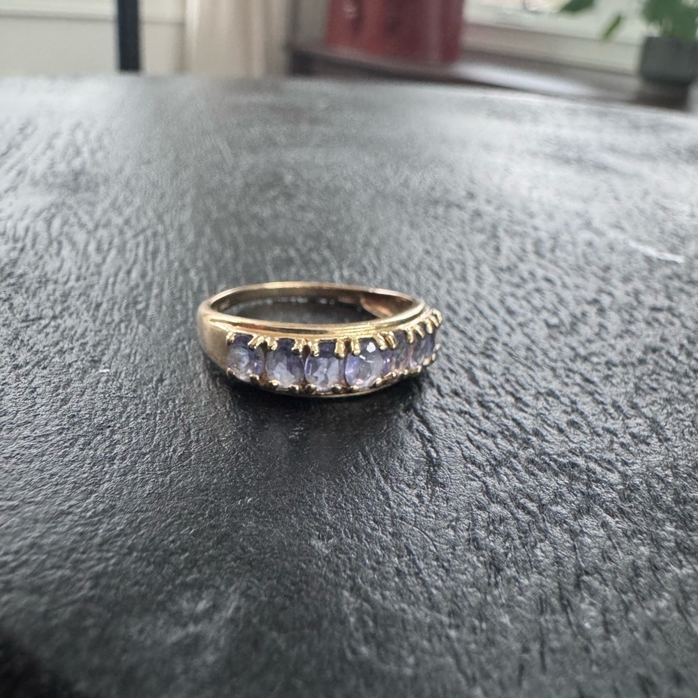 10k gold ring with tanzanite stones